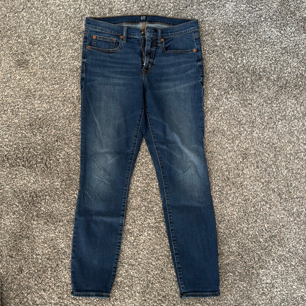Women’s GAP Skinny Jeans, size 28R, True Skinny. Excellent condition!